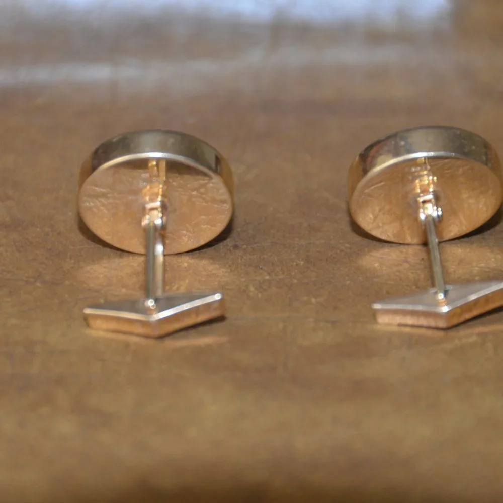 RARE STUNNING VINTAGE ESTATE GUMPS CARVED QUATREFOIL FLORAL 14K GOLD CUFFLINKS